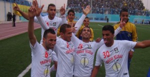 Transfert : trois clubs étrangers sur les traces de Beldjilali (JS Saoura)