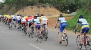 Tour international cycliste de Blida (2e étape): le Letton Skurjins Toms vainqueur, le Turc Sayar en orange