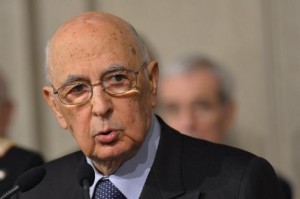 Le président Napolitano, 87 ans, réélu pour sortir l'Italie de l'impasse