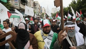 Des milliers de Palestiniens défilent pour la Nakba, heurts avec l'armée