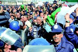 Garde communale : les protestataires veulent "politiser" la question