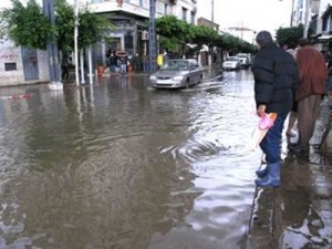 Fortes chutes de pluies : Plusieurs axes routiers bloqués à Alger 