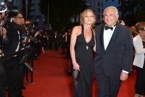 Festival de Cannes: DSK se présente sur le tapis rouge avec la marocaine Myriam L'Aouffir, sa nouvelle compagne