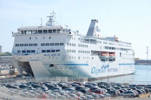 Voyageurs avec véhicules: 2h30 minutes pour sortir du port cet été 