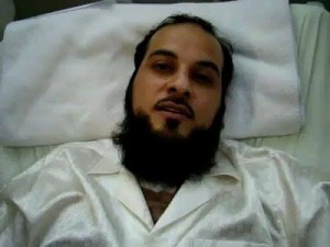 Le cheikh Al-Arifi appelle au djihad en Syrie, puis part en vacances à Londres où il se fait tabasser