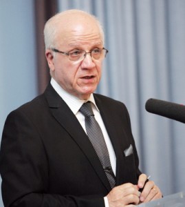Medelci dément le mouvement diplomatique annoncé par la presse