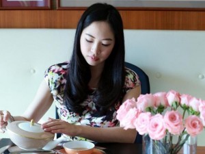 Les Chinoises avides d'apprendre le savoir-vivre à l'occidentale