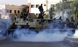Egypte: de nouveaux cadres islamistes arrêtés, Moubarak va demander sa libération