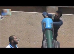 Syrie: des terroristes entrain de tirer des obus chimiques (vidéo)