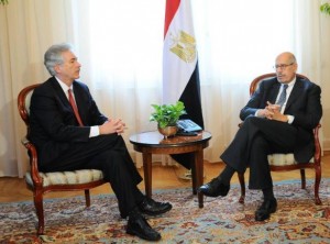 Egypte: navettes diplomatiques au Caire pour résoudre la crise
