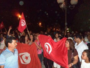 Tunisie: les dirigeants consultent, les manifestations continuent