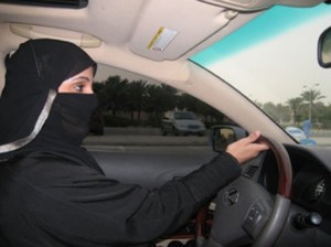 Femmes au volant: un mufti saoudien prévient contre le risque d'avoir des enfants anormaux 