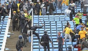 Les hooligans du MC Oran et du MC Alger saccagent plus de 1.000 sièges du stade Zabana