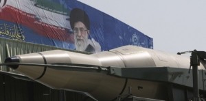 L’Iran présente des missiles d’une portée de 2.000 km et annonce la fabrication du drone américain furtif
