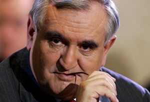 Raffarin à Alger pour donner un coup d’accélérateur aux relations économiques algéro-françaises