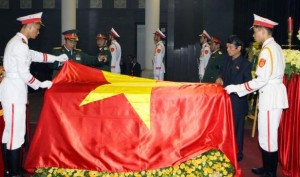 Vietnam: les dirigeants et le peuple rendent hommage à Giap