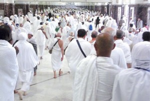 Les pèlerins affluent vers Mina pour effectuer les rituels du 5ème pilier de l'Islam 