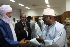  Mali: les rebelles touareg et arabes reprennent les discussions avec Bamako
