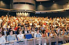 "Accroître la présence algérienne dans les universités françaises est une nécessité", selon des députés français
