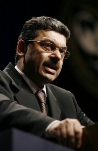 Karim Djoudi inquiet face à la baisse des recettes pétrolières et la hausse des importations