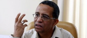 L’écrivain Yasmina Khadra crée la surprise et annonce sa candidature à la présidentielle 2014