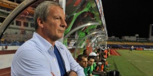 USM Alger : l’entraîneur Roland Courbis quitte la barre technique 