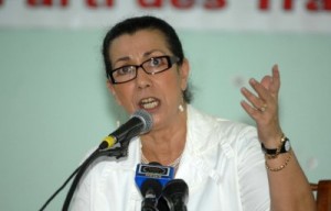 Hanoune blâme la presse, fustige l'opposition, encense Bouteflika et dénonce l'impérialisme