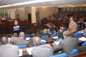 Les députés réclament à Bouteflika un salaire de 37 millions de centimes et un passeport diplomatique