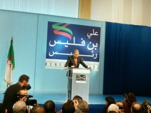 Présidentielle: Ali Benflis annonce sa candidature