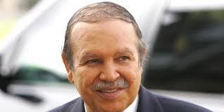Le président Bouteflika dénonce les attaques contre l’Armée