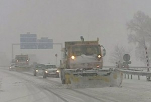 Neige et fortes pluies ont coupé les routes à travers plusieurs wilayas