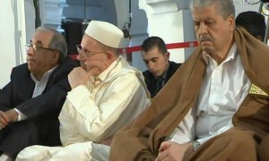 La prière de l'absent dans le pays à la mémoire des victimes du crash de l'avion militaire