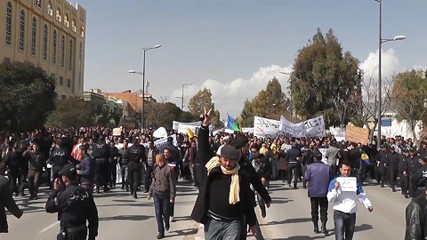 Manifestation hostile aux élections du 17 avril à Batna