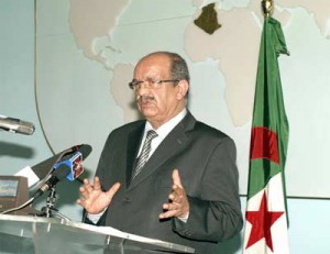 Présidentielles : Messahel appelle les journalistes à respecter l'équité, la neutralité et la transparence