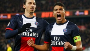 Le Paris SG surprend Chelsea, mais perd "Ibra"