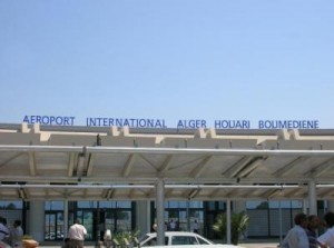 Le général M'henna Djebbar empêché de quitter le territoire national