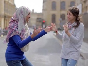 "Happy British Muslims" déclarée "haram" et remplacée par une version "halal"