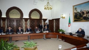 Bouteflika fixe pour la mi-mai le début des consultations politiques pour la révision constitutionnelle