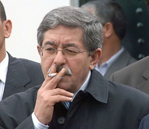 Constitution : Ouyahia a appelé au téléphone les responsables des partis politiques