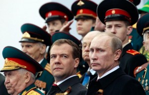 Russie: Poutine assiste à plusieurs tests de missiles balistiques