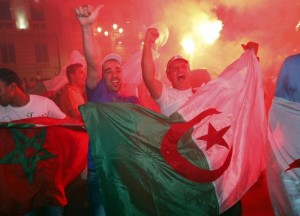 Mondial-2014: ambiance extraordinaire malgré quelques incidents en France après la qualification de l'Algérie