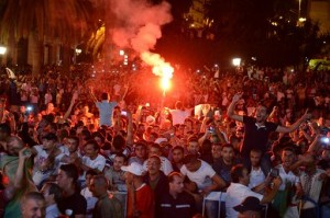 Qualification historique: Nuit de liesse dans les villes d'Algérie et de France 