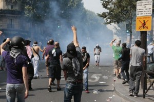 Manifestations pour Gaza: affrontements avec la police à Paris, des milliers de manifestants en Europe