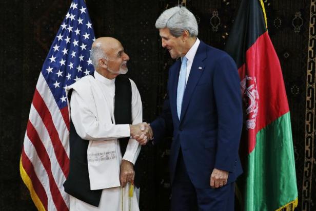 Afghanistan : Kerry tente une médiation délicate de la crise électorale