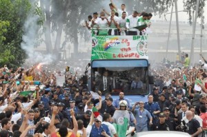 La sélection nationale parade dans les rues d'Alger (vidéo) 
