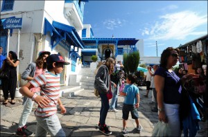 Les touristes algériens en Tunisie soumis à une taxe de 30 dinars à leur sortie 