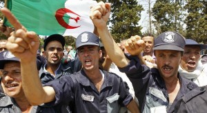 Des gardes communaux rassemblés à Bouira préparent une marche sur Alger
