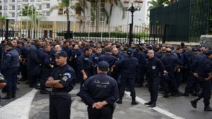 La déliquescence de l'autorité de l'Etat continue : Sellal reçoit une délégation de policiers mutins