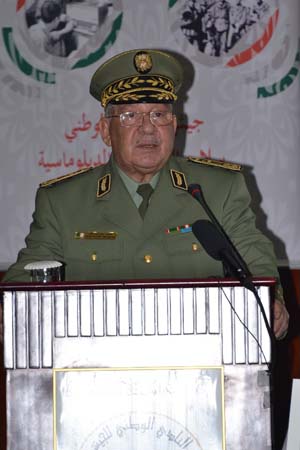 Gaid Salah dénonce les "campagnes virulentes menées par les partisans du terrorisme en Algérie"