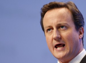 Immigration: Cameron annonce un nouveau tour de vis et menace d'une sortie de l'UE